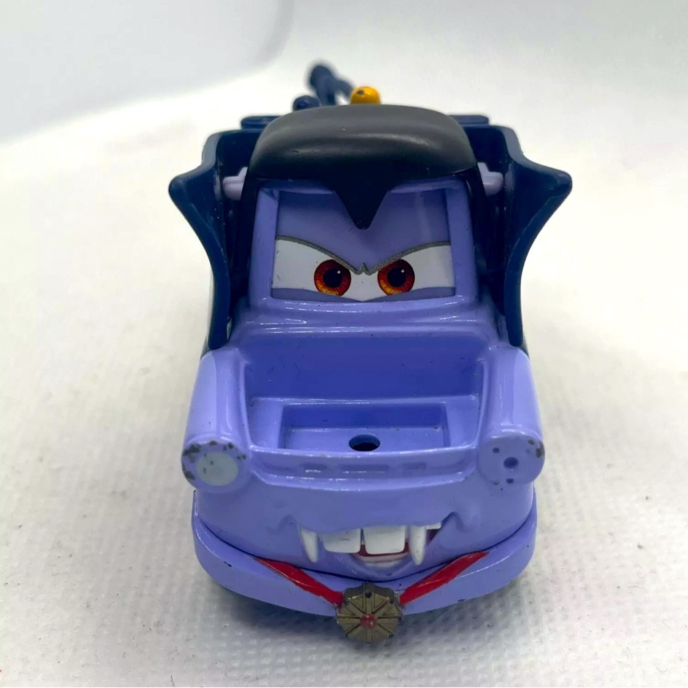 Disney Pixar Cars 2 - VAMPIRE DRACULA MATER 2013 - 1:55 Scale Diecast